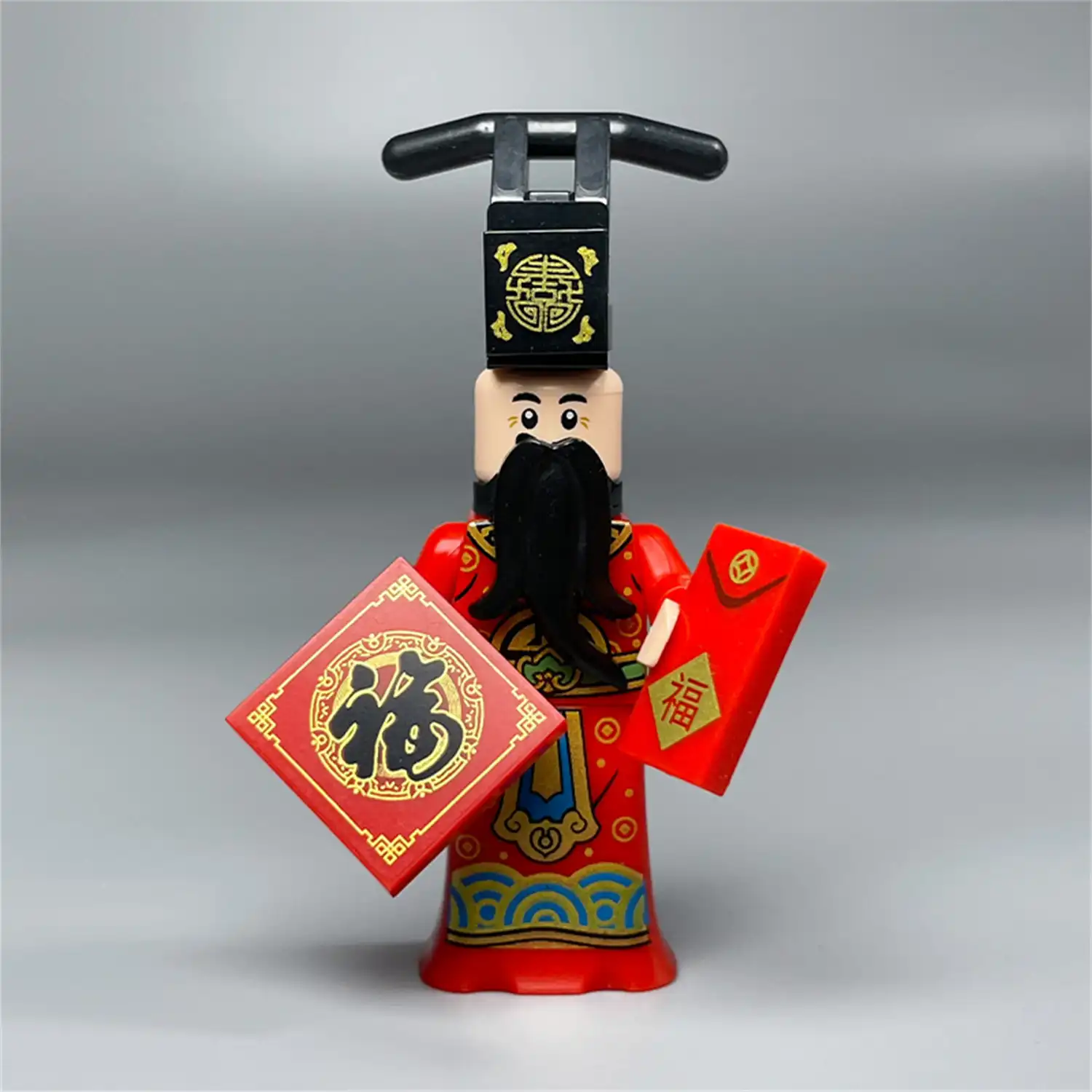 Minifigure – God of Wealth holding representations of the Fu character and a Red envelope (LEGO Alternative)
