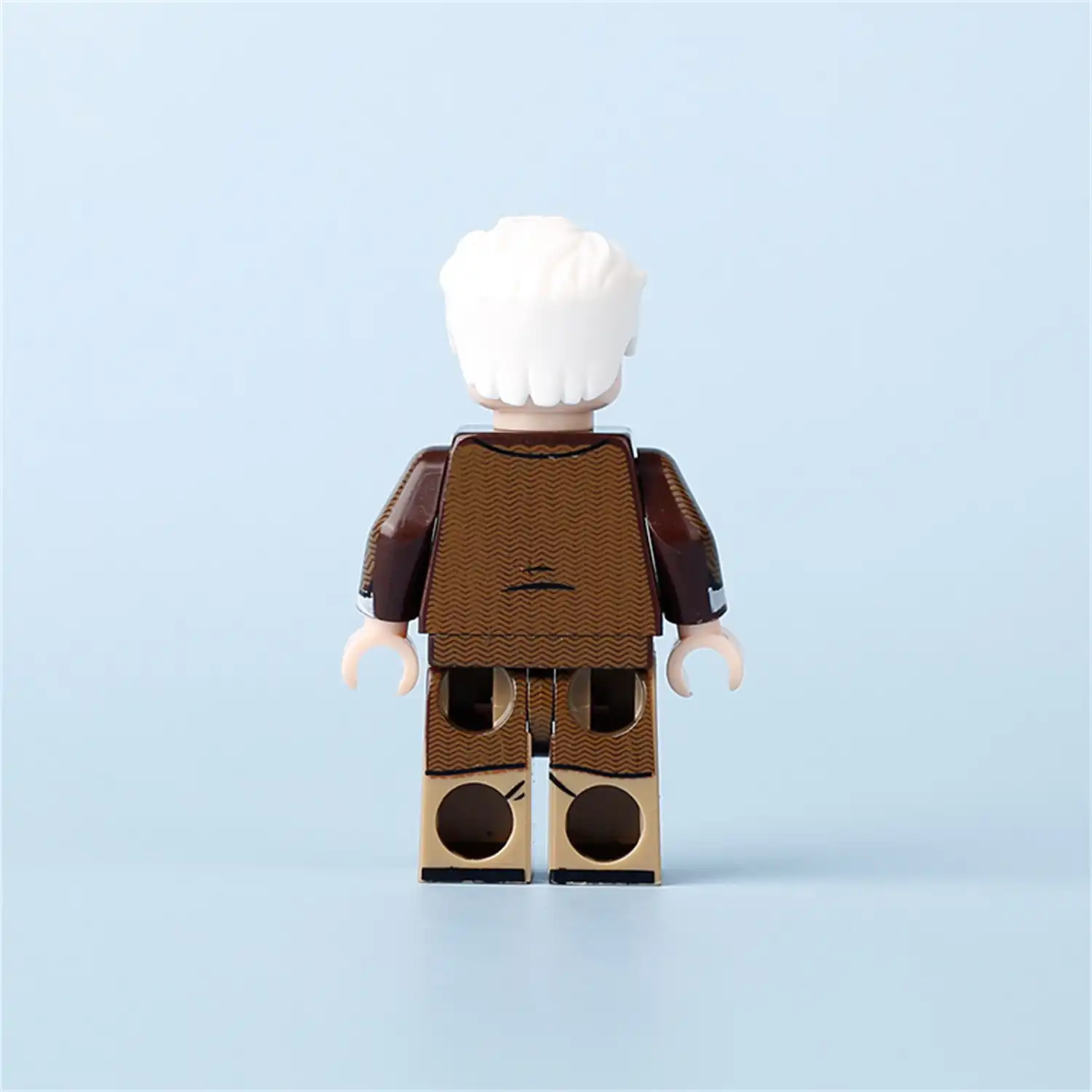the back of the Minifigure – Carl Fredricksen Up (LEGO Alternative)
