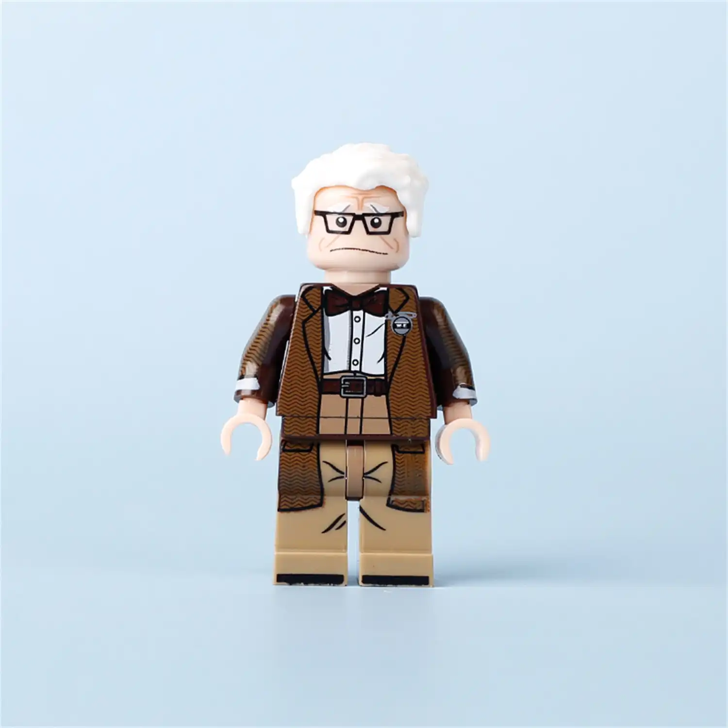 the front of the Minifigure – Carl Fredricksen Up (LEGO Alternative)