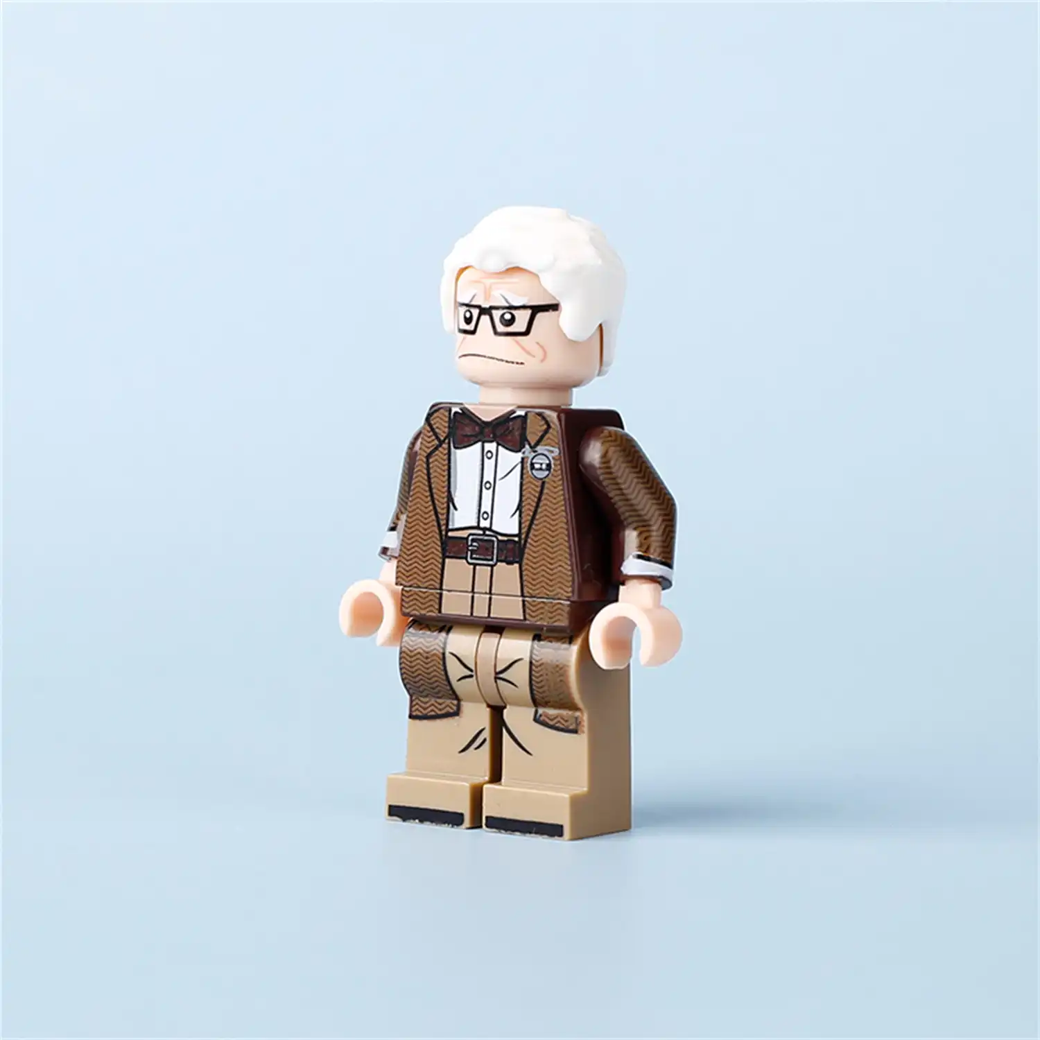 the side of the Minifigure – Carl Fredricksen Up (LEGO Alternative)