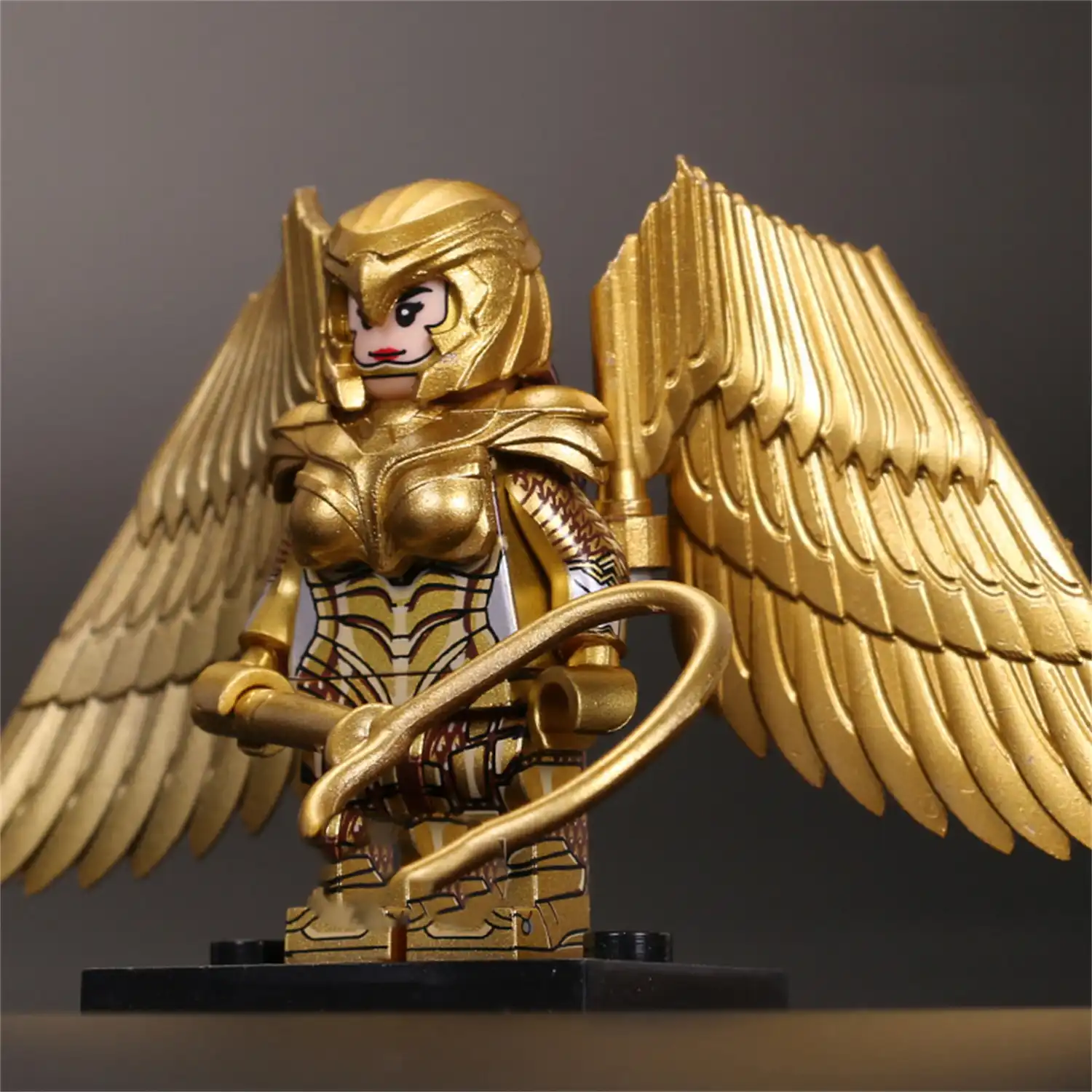 Minifigure Asgardian female warrior gold LEGO Alternative
