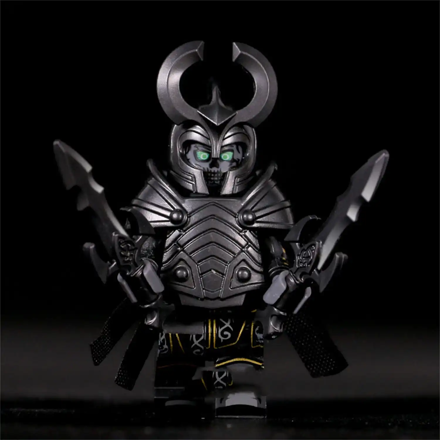 Minifigure Asgardian warrior or guard black LEGO Alternative