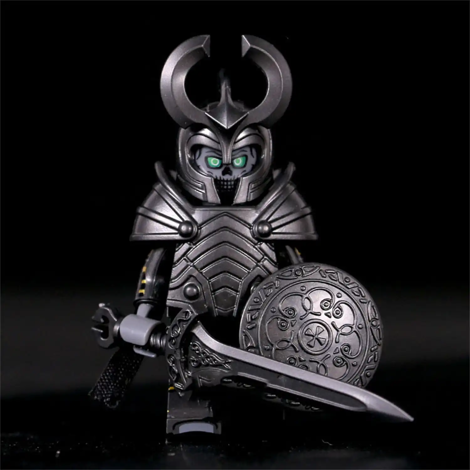 Minifigure Asgardian warrior or guard black LEGO Alternative
