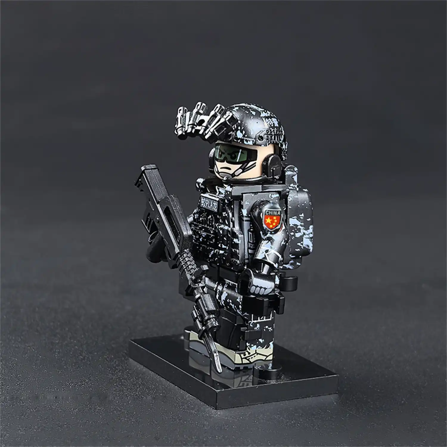 Minifigure - Chinese Jiaolong Special Operations member and assault rifle (LEGO Alternative)