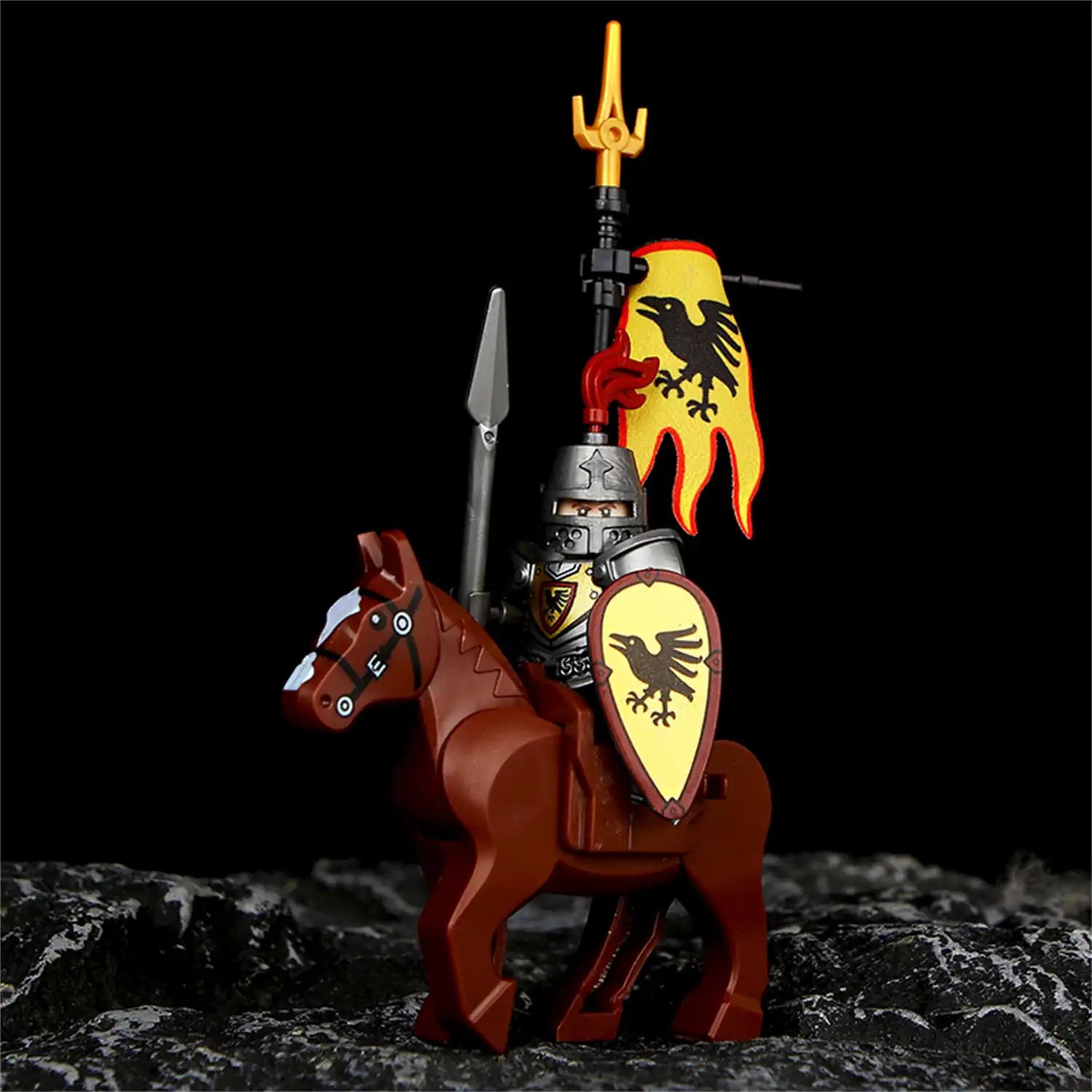 Minifigure Dark Raven Knight and warhorse and flag LEGO Alternative