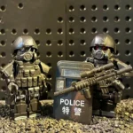 Minifigure - heavily armored police special police officers SWAT (LEGO Alternative)