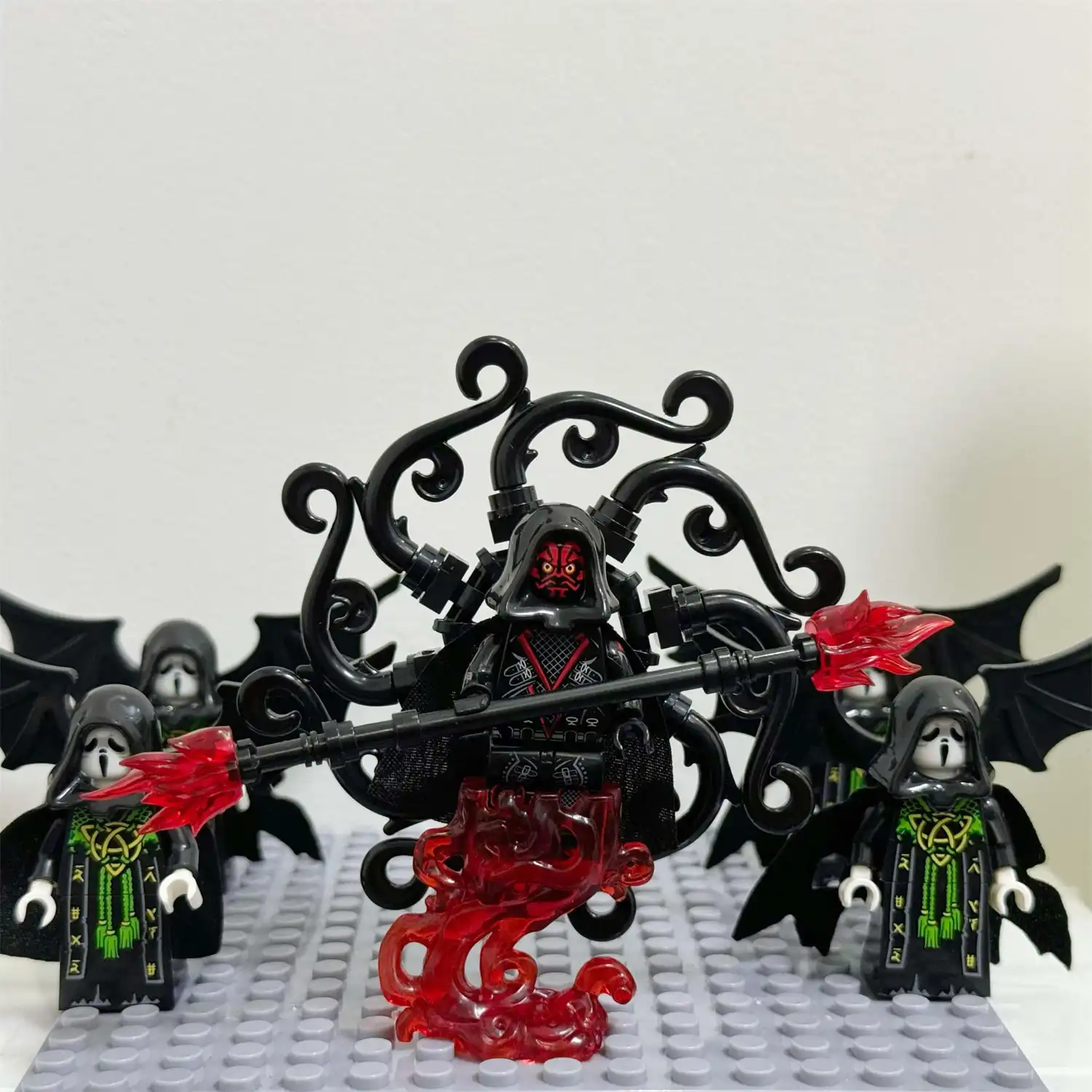 Minifigure – dark lord evil sorcerer king Abyssal Chakravartin Red and 4 acolytes cultists guardians (LEGO Alternative)