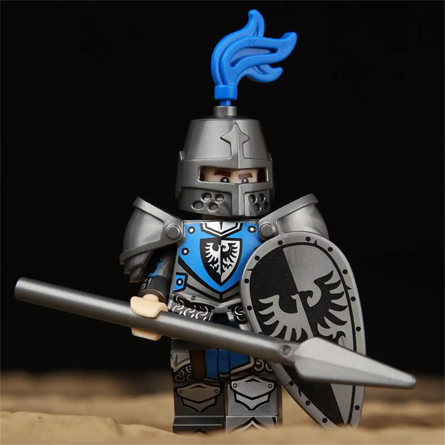 Minifigure – medieval Black Hawk Knight (LEGO Alternative)
