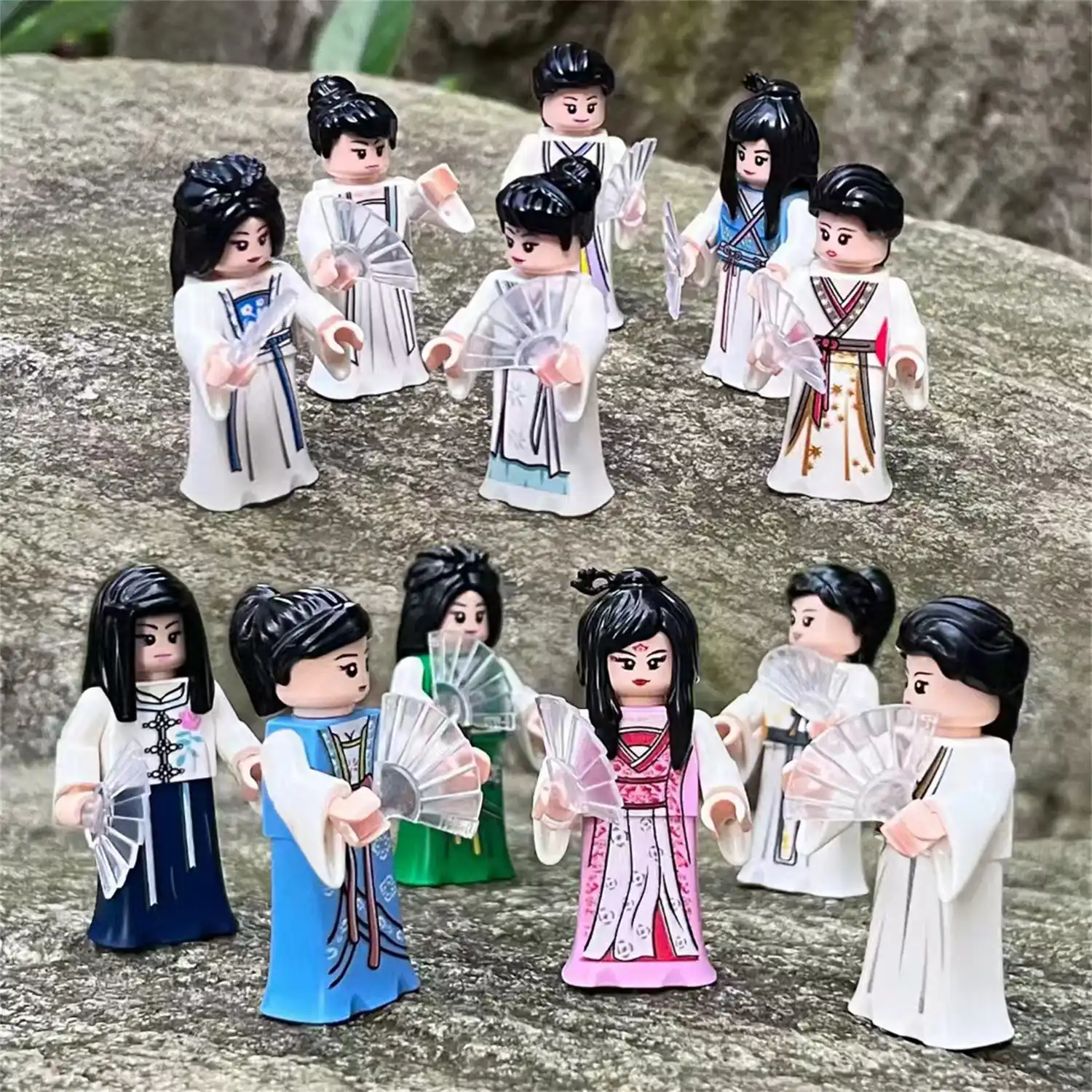 Minifigures – girls dressed East Asian style robes or gowns (LEGO Alternative)