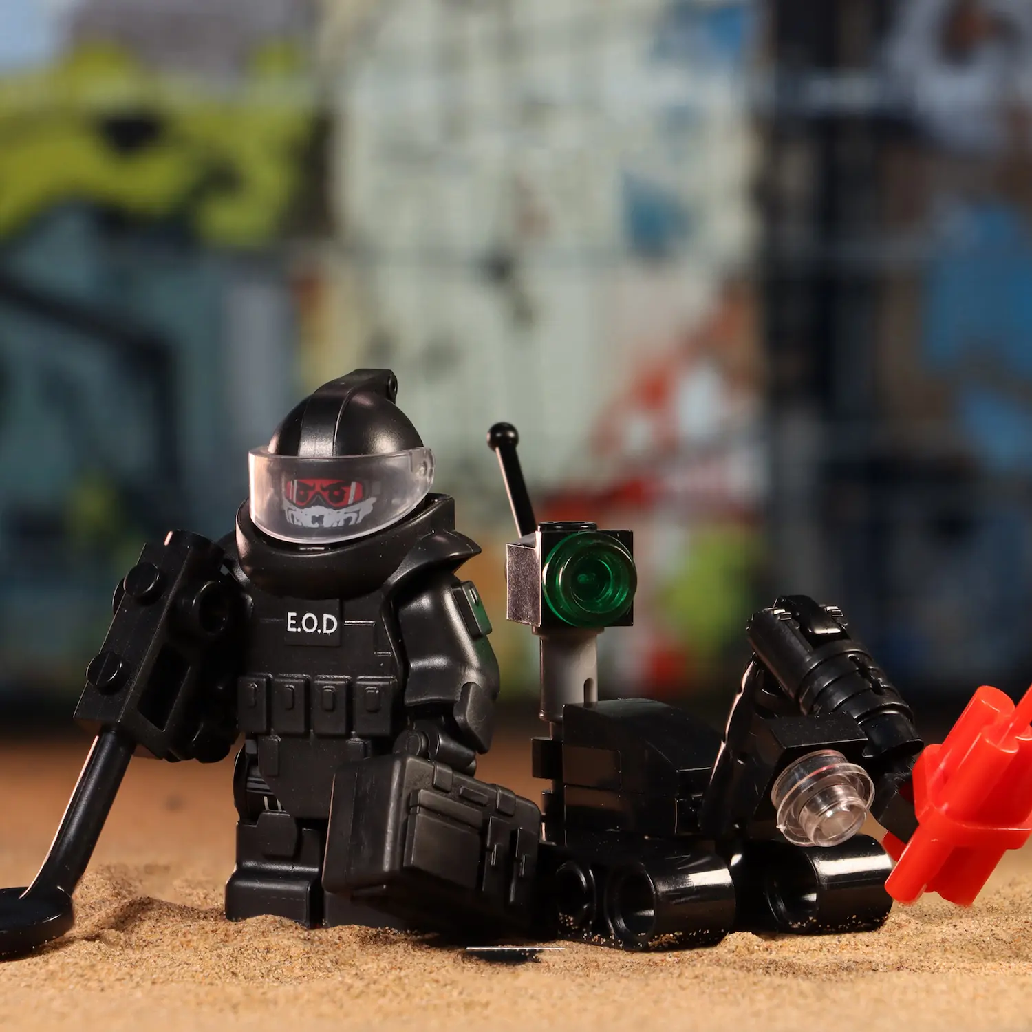 Minifigure - Explosive Ordnance Disposal (E.O.D.) technician and their bomb disposal robot (LEGO Alternative)