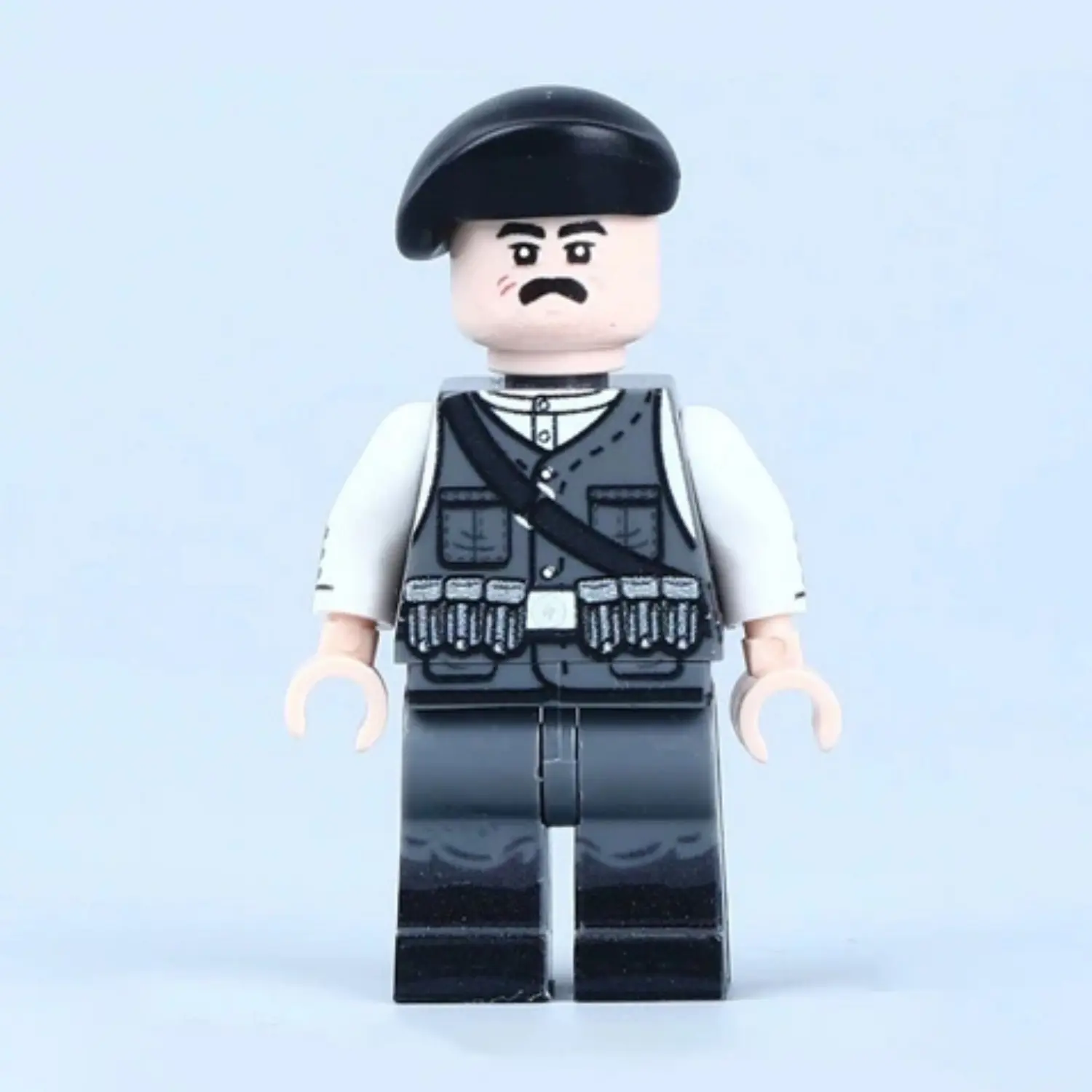 Minifigure – Soviet Partisan Resistance Fighter WWII (LEGO Compatible)