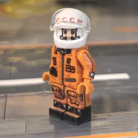 Minifigure – Yuri Gagarin (Soviet Cosmonaut) (The First Human in Space) (LEGO Compatible) 2