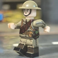 the left side of hte Minifigure - British Army Infantryman (Tommy) – 1917 Late War Pattern WWI (LEGO Compatible)