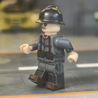 the left side of the Minifigure - Italian Infantryman (77th Regiment Toscana) WWI (LEGO Compatible) 2