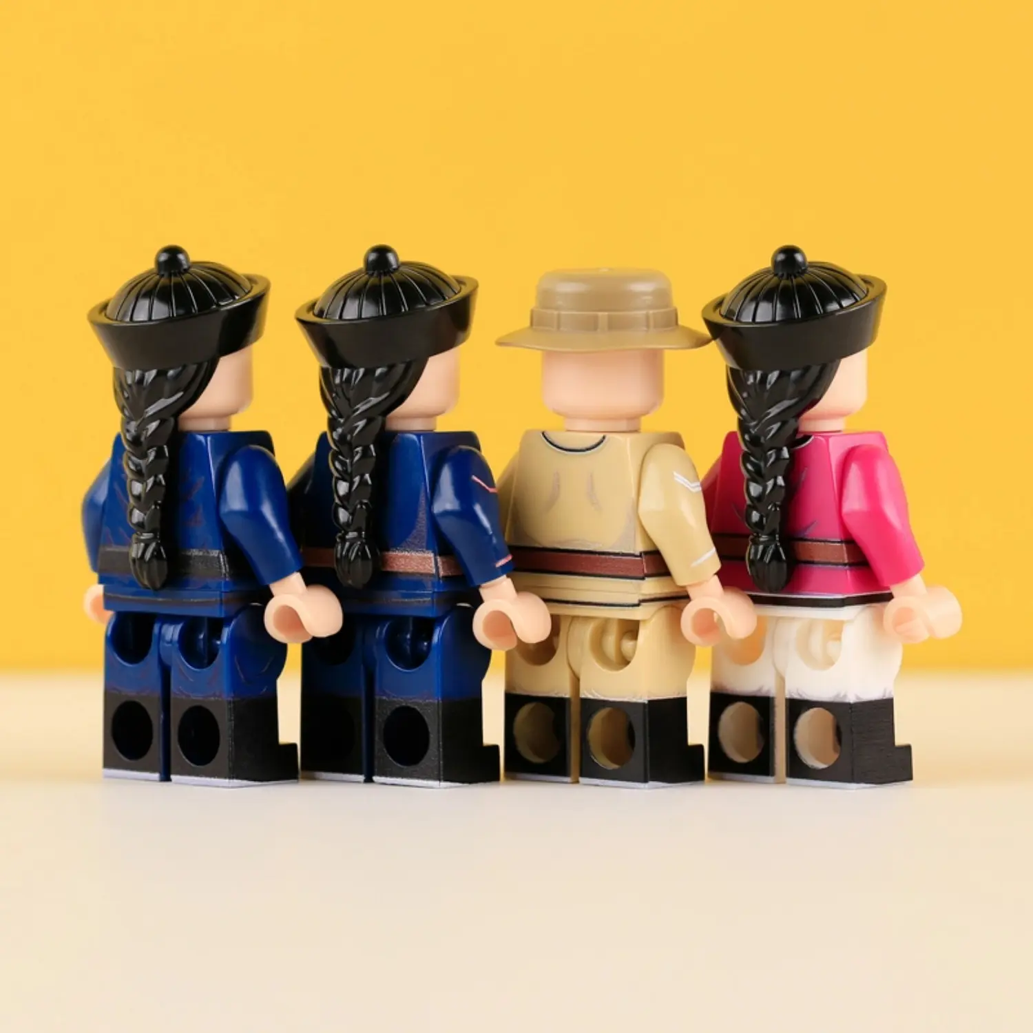 the back of the Minifigure – the late Imperial Chinese military during its transitional period (LEGO Compatible)