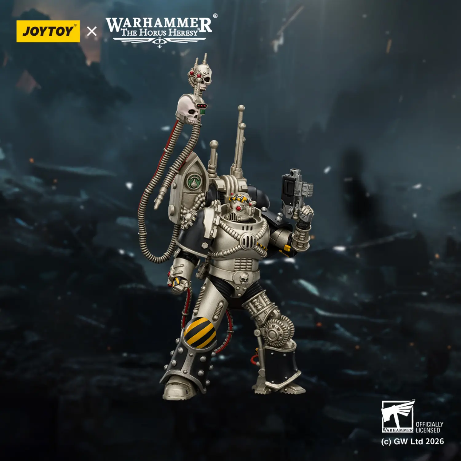 Action Figure - JoyToy Iron Warriors Traitor Legion Praevian Tech-Commander with Bolt Pistol 1 18 - Warhammer The Horus Heresy in dard blue backgrond