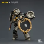 Action Figure - Iron Warriors MKII Assault Legionary 1 with Bolt pistol, Chain axe & Combat shield 1/18 - JOTYOY Warhammer The Horus Heresy