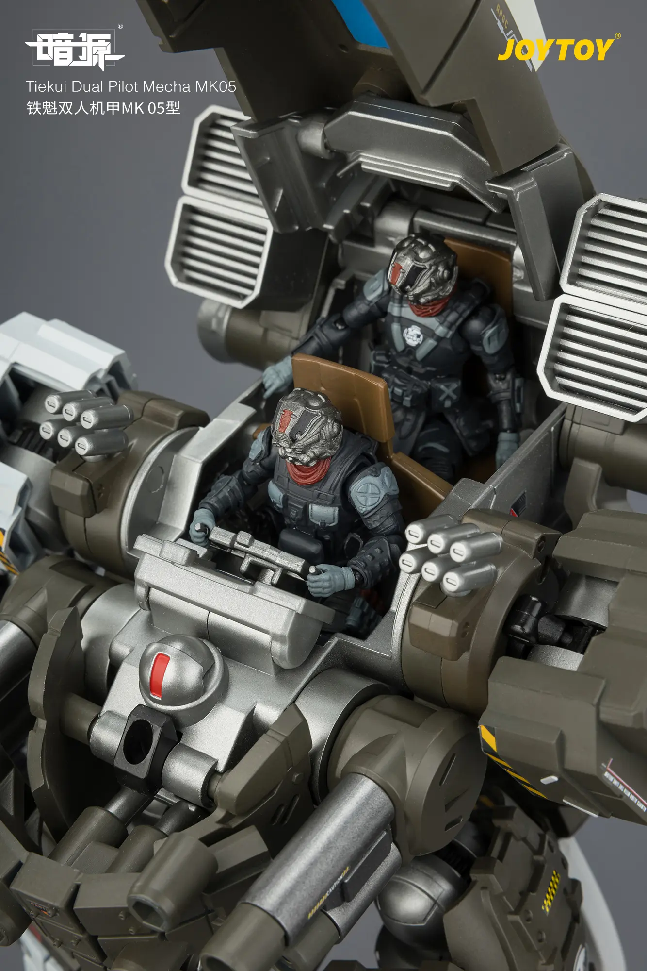 the pilot figures inside the Action Figure -Tiekui Dual Pilot Mecha MK05 1 25 - JOYTOY Dark Source rectangle image The Pilot Figures Inside The Action Figure Tiekui Dual Pilot Mecha Mk05 1 25 Joytoy Dark Source Rectangle Image